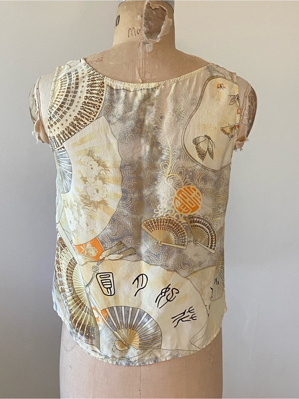 Citron Silk Fan-Print Sleeveless Top - Yellow & Cream - Picture 4 of 5
